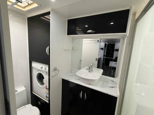 USED 2018 NEXTGEN BLACKLINE SINGLE BEDS CARAVAN 2 AXLE