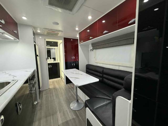USED 2018 NEXTGEN BLACKLINE SINGLE BEDS CARAVAN 2 AXLE