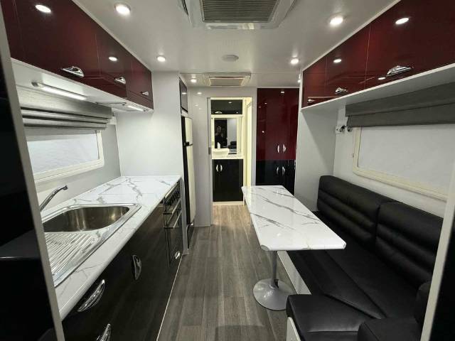 USED 2018 NEXTGEN BLACKLINE SINGLE BEDS CARAVAN 2 AXLE