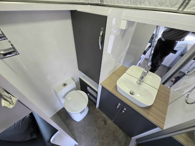 NEW 2025 SNOWY RIVER SRH16F FAMILY HYBRID 1 AXLE