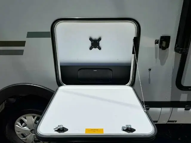 https://media-caravea.syd1.digitaloceanspaces.com/caravans/6EC14616/image-7.webp?q=4HZNp30jr6