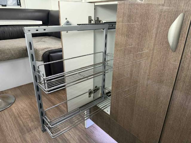 USED 2015 ROADSTAR DAINTREE REAR CLUB CARAVAN 2 AXLE