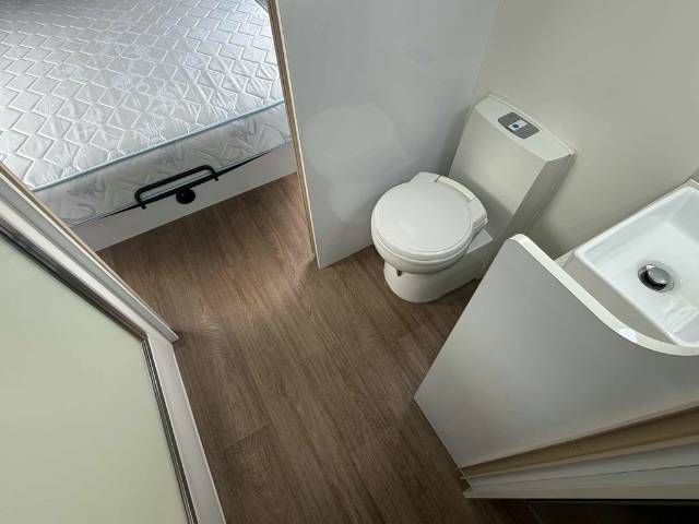 USED 2015 ROADSTAR DAINTREE REAR CLUB CARAVAN 2 AXLE