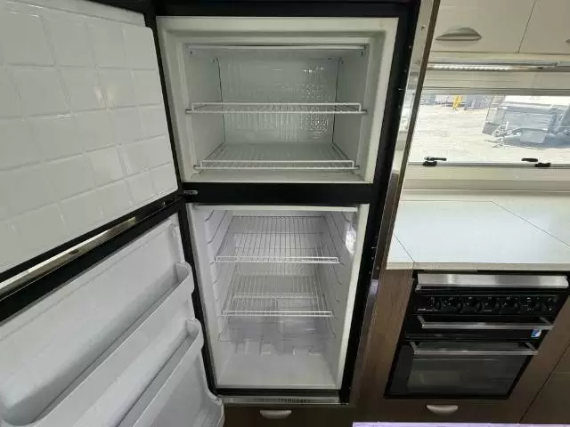 USED 2015 ROADSTAR DAINTREE REAR CLUB
