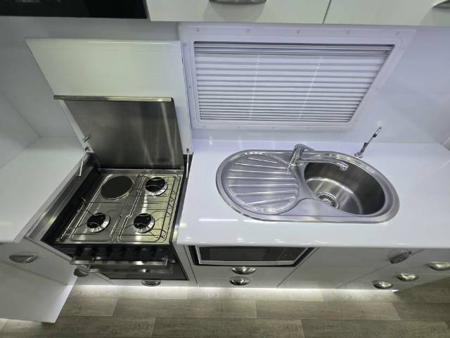 USED 2018 REGENT MONARCH SLIDE CARAVAN 2 AXLE