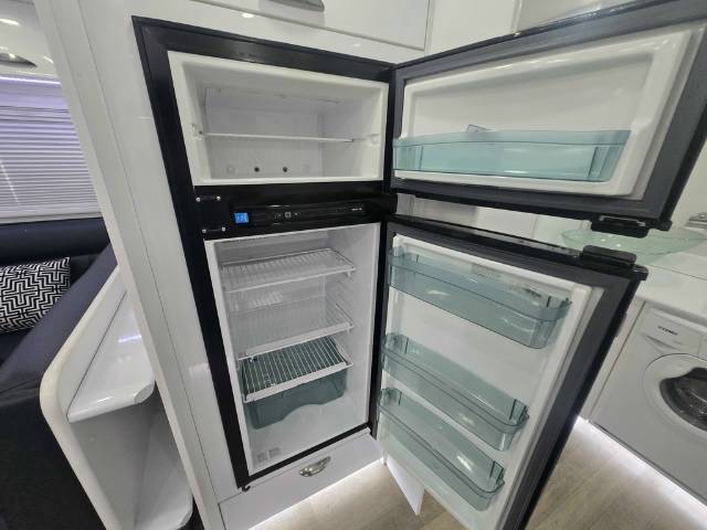 USED 2018 REGENT MONARCH SLIDE CARAVAN 2 AXLE