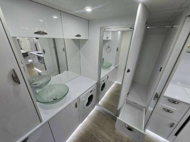 USED 2018 REGENT MONARCH SLIDE CARAVAN 2 AXLE