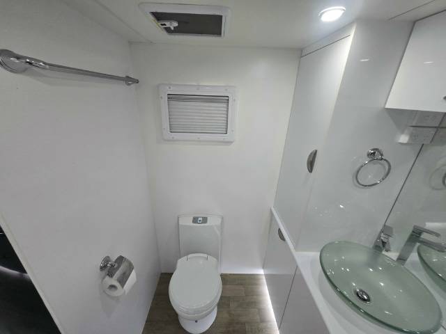 USED 2018 REGENT MONARCH SLIDE CARAVAN 2 AXLE