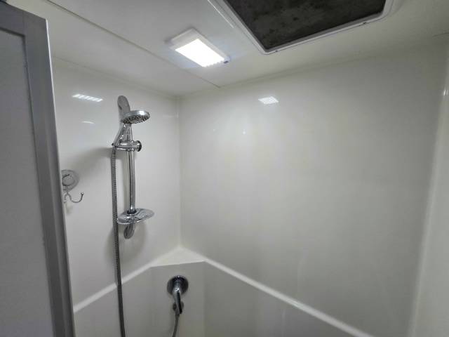 USED 2018 REGENT MONARCH SLIDE CARAVAN 2 AXLE