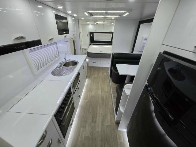 USED 2018 REGENT MONARCH SLIDE CARAVAN 2 AXLE