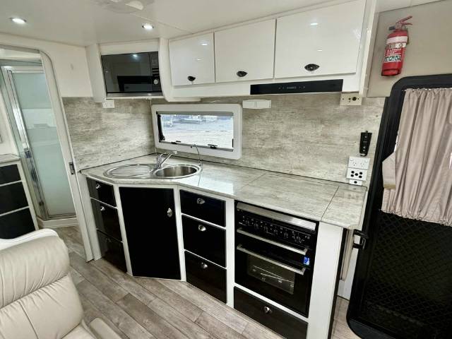 USED 2018 OPTION RV TRACTION CARAVAN 2 AXLE