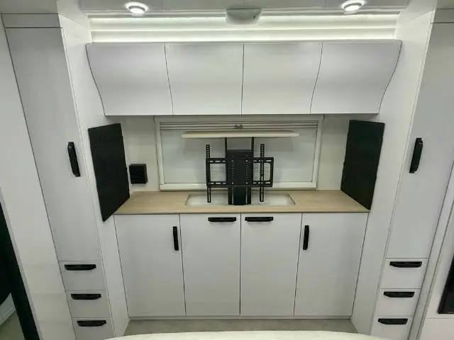 https://media-caravea.syd1.digitaloceanspaces.com/caravans/6EC15472/image-8.webp?q=k1IlXw6CDr