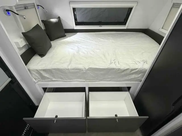 https://media-caravea.syd1.digitaloceanspaces.com/caravans/6EC15513/image-7.webp?q=Q7bck22clm