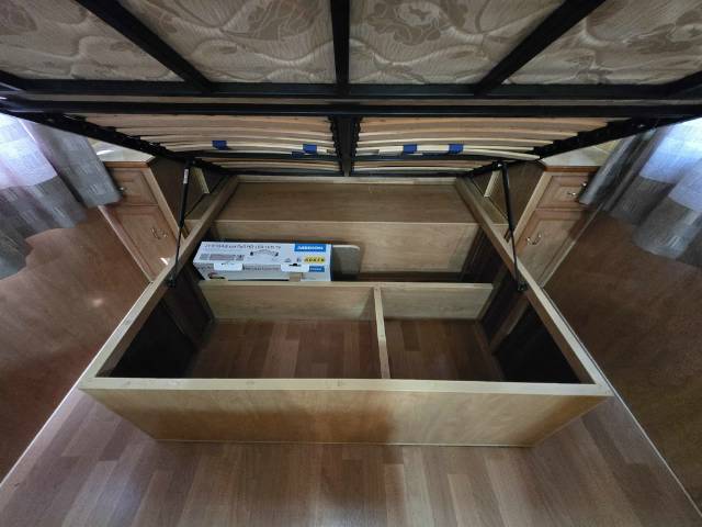 USED 2011 GOLDEN EAGLE EUREKA CARAVAN 2 AXLE