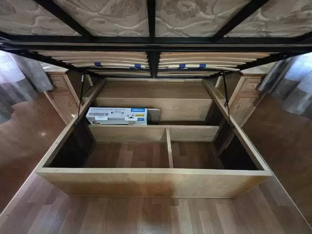 USED 2011 GOLDEN EAGLE EUREKA