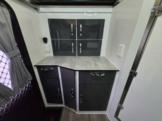 USED 2021 AUSTRACK CAMPERS TANAMI X11 HYBRID 1 AXLE