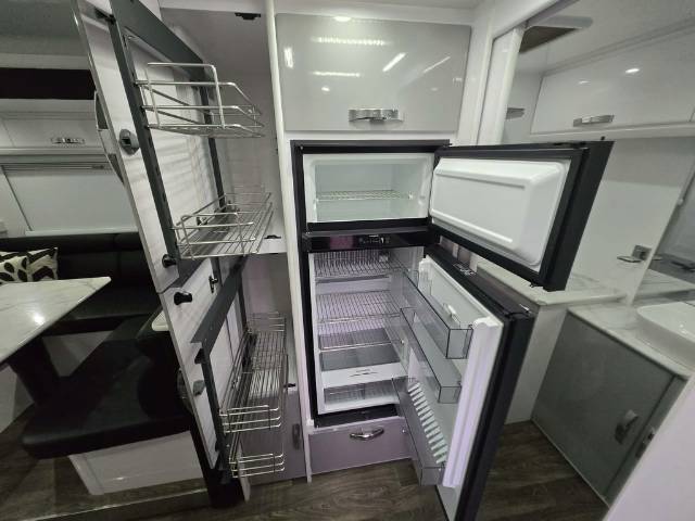 USED 2023 SNOWY RIVER SRC22S SLIDE CARAVAN 2 AXLE