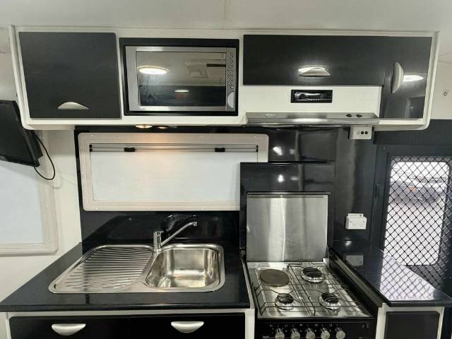 USED 2014 CRUSADER MUSKETEER ATHOS CARAVAN 2 AXLE