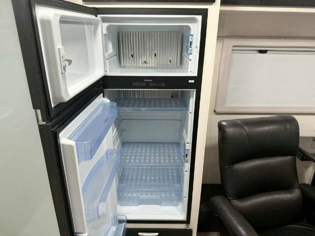 USED 2014 CRUSADER MUSKETEER ATHOS CARAVAN 2 AXLE