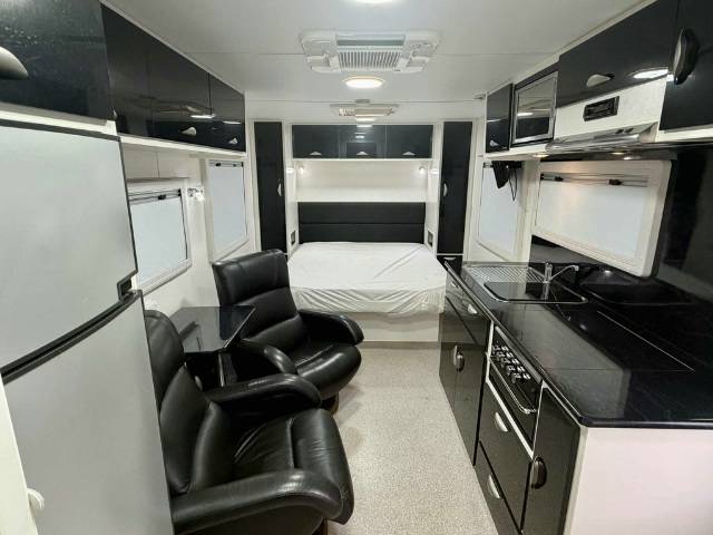 USED 2014 CRUSADER MUSKETEER ATHOS CARAVAN 2 AXLE