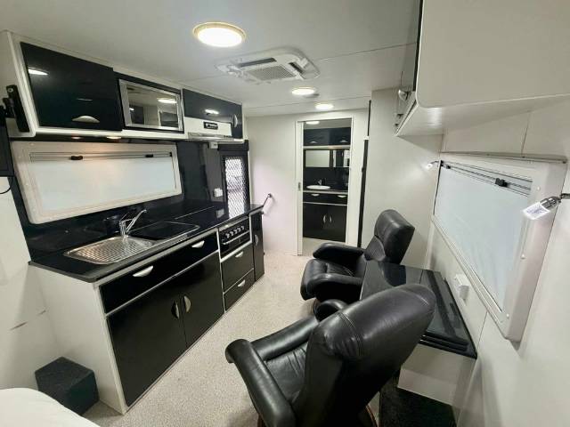 USED 2014 CRUSADER MUSKETEER ATHOS CARAVAN 2 AXLE