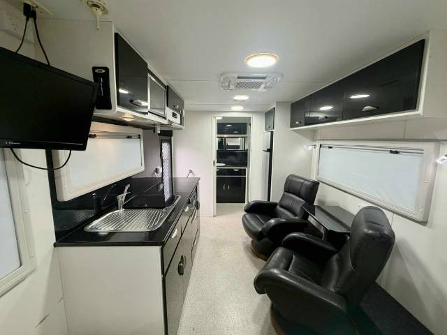 USED 2014 CRUSADER MUSKETEER ATHOS CARAVAN 2 AXLE