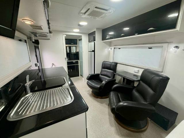 USED 2014 CRUSADER MUSKETEER ATHOS CARAVAN 2 AXLE