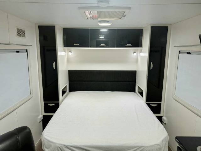 USED 2014 CRUSADER MUSKETEER ATHOS CARAVAN 2 AXLE