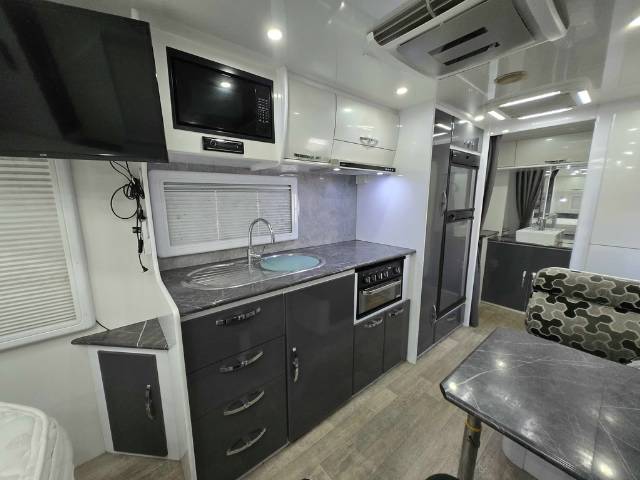 USED 2018 SNOWY RIVER SR19 CARAVAN 2 AXLE