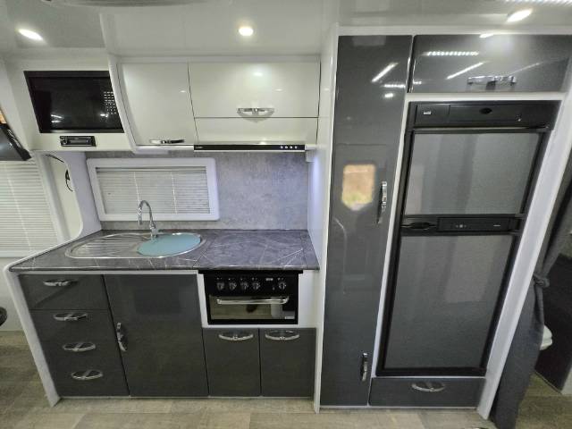 USED 2018 SNOWY RIVER SR19 CARAVAN 2 AXLE