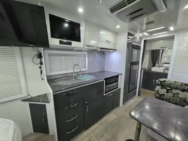 USED 2018 SNOWY RIVER SR19