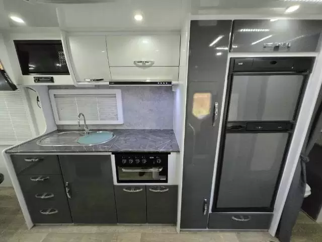 USED 2018 SNOWY RIVER SR19