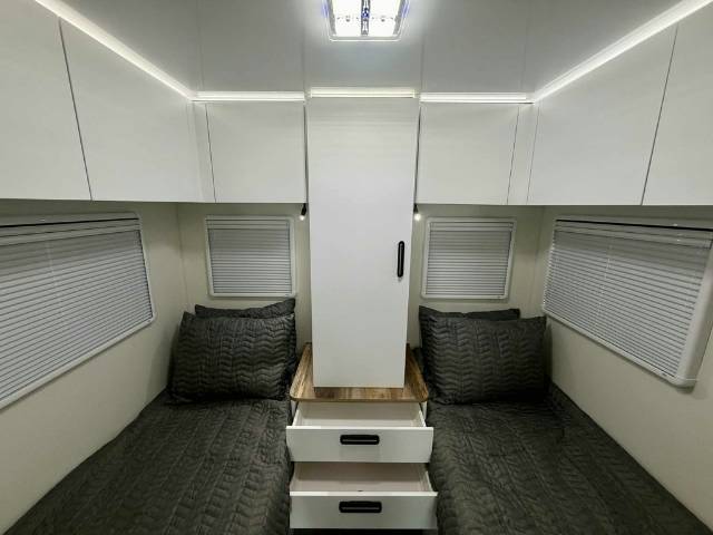 NEW 2026 AVIDA BEECHWORTH C7864 SB MOTORHOME SINGLE BEDS