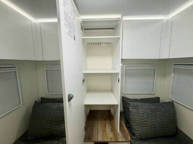 NEW 2026 AVIDA BEECHWORTH C7864 SB MOTORHOME SINGLE BEDS