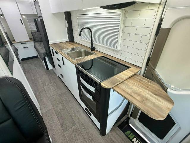 NEW 2026 AVIDA BEECHWORTH C7864 SB MOTORHOME SINGLE BEDS