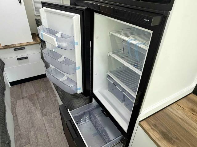 NEW 2026 AVIDA BEECHWORTH C7864 SB MOTORHOME SINGLE BEDS