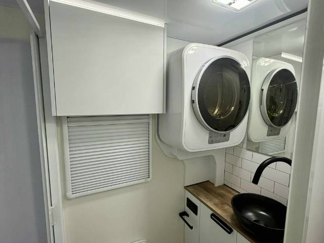 NEW 2026 AVIDA BEECHWORTH C7864 SB MOTORHOME SINGLE BEDS