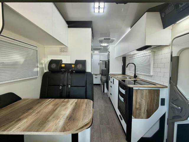 NEW 2026 AVIDA BEECHWORTH C7864 SB MOTORHOME SINGLE BEDS