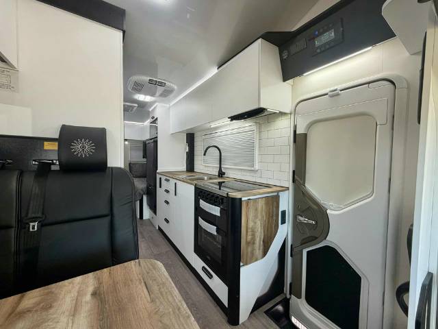NEW 2026 AVIDA BEECHWORTH C7864 SB MOTORHOME SINGLE BEDS