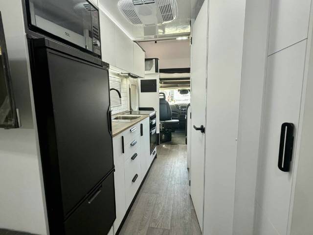 NEW 2026 AVIDA BEECHWORTH C7864 SB MOTORHOME SINGLE BEDS