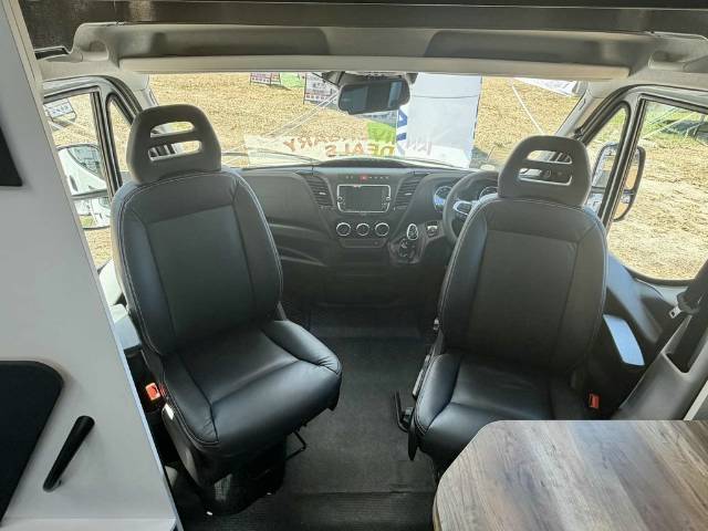 NEW 2026 AVIDA BEECHWORTH C7864 SB MOTORHOME SINGLE BEDS