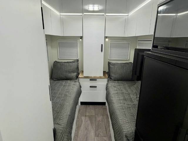 NEW 2026 AVIDA BEECHWORTH C7864 SB MOTORHOME SINGLE BEDS