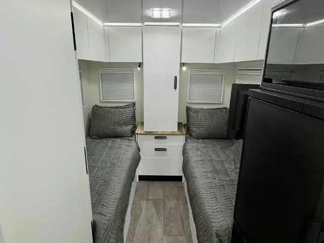 https://media-caravea.syd1.digitaloceanspaces.com/caravans/6EC16207/image-9.webp?q=ZhnsqlpUmw