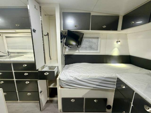 USED 2017 RETREAT FRASER SINGLE BEDS CARAVAN 2 AXLE