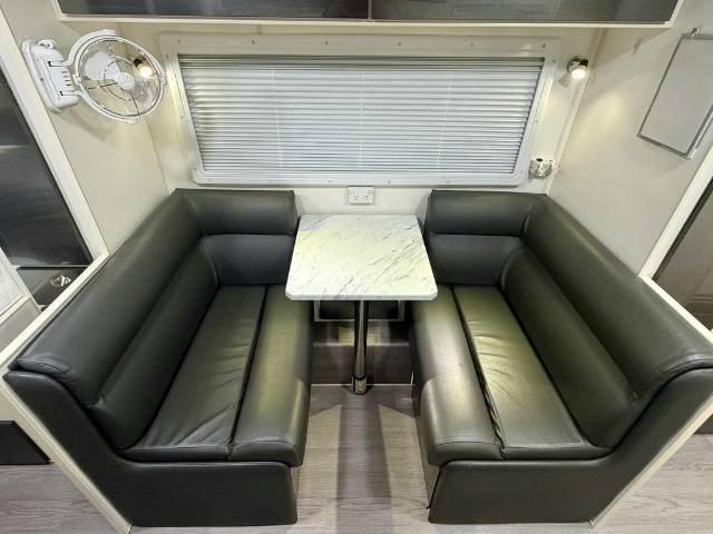 USED 2017 RETREAT FRASER SINGLE BEDS CARAVAN 2 AXLE