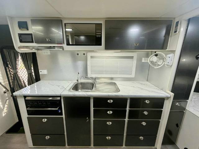 USED 2017 RETREAT FRASER SINGLE BEDS CARAVAN 2 AXLE