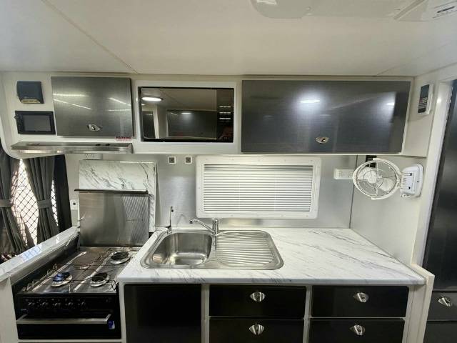 USED 2017 RETREAT FRASER SINGLE BEDS CARAVAN 2 AXLE