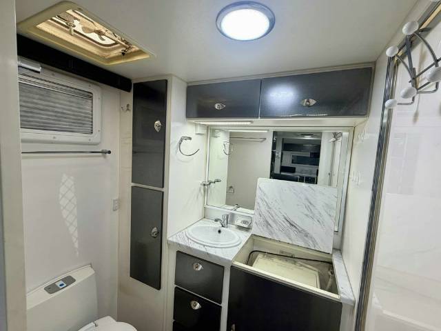 USED 2017 RETREAT FRASER SINGLE BEDS CARAVAN 2 AXLE