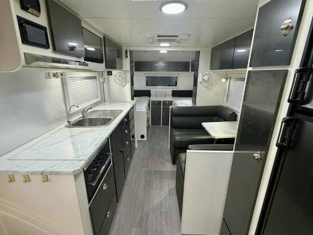 USED 2017 RETREAT FRASER SINGLE BEDS CARAVAN 2 AXLE