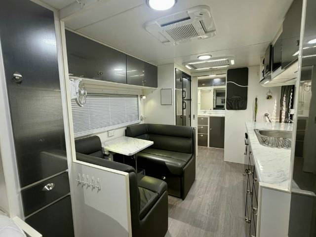 USED 2017 RETREAT FRASER SINGLE BEDS CARAVAN 2 AXLE